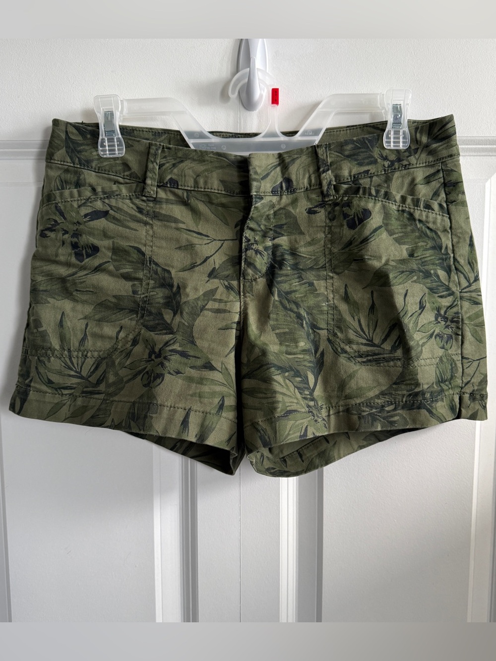 Old Navy Women’s Mid-Rise 3.5” Shorts Olive Leaf Size 2